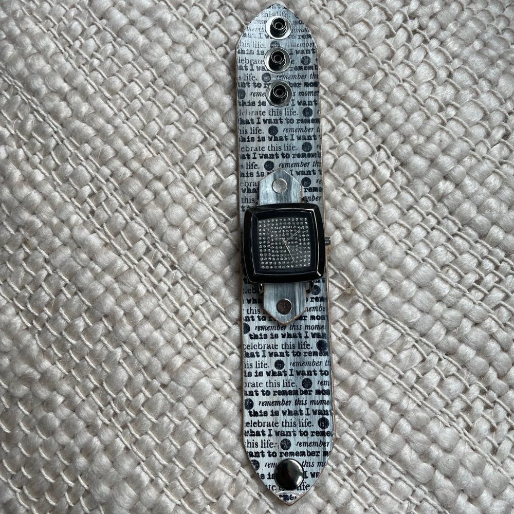 Narmi typeface watch